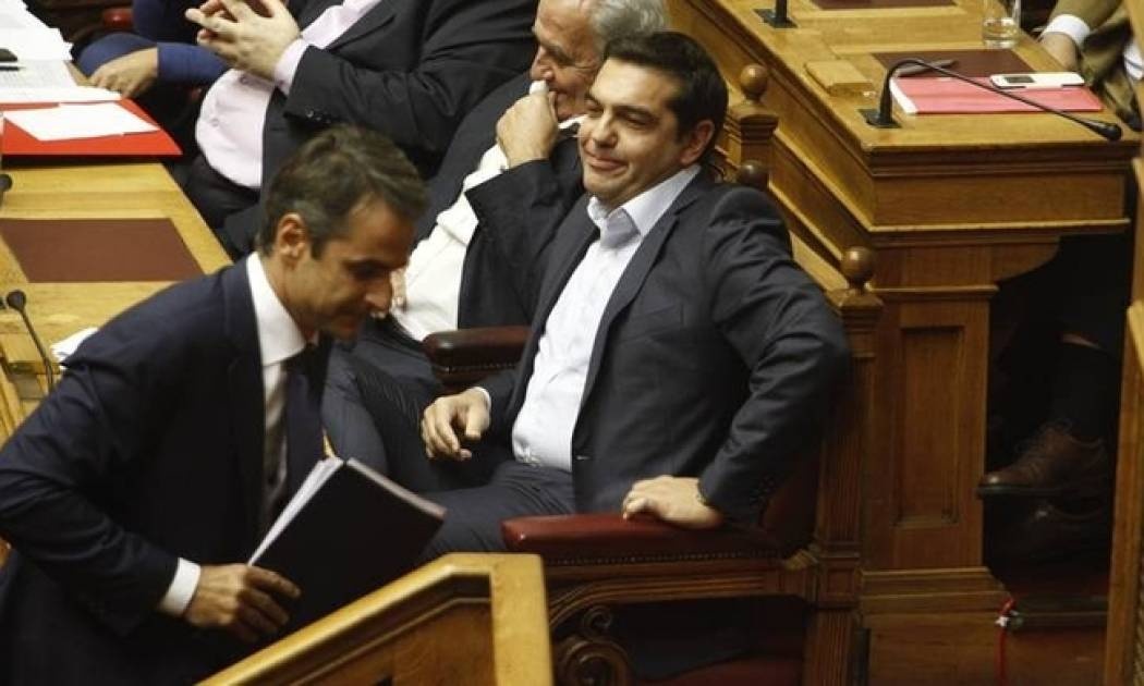 Μετωπική Τσίπρα-Μητσοτάκη στη Βουλή για τη διαφθορά