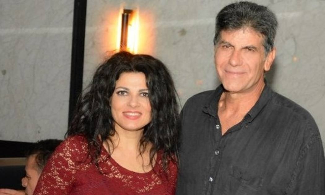 Μπέζος-Τρύπη: Διασκέδασαν στο Ψυχικό με φίλους και συναδέλφους