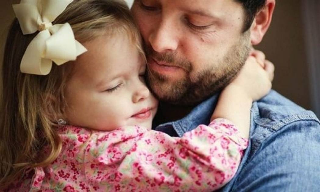 Πώς θέλουν οι άνδρες τη γυναίκα τους και πώς την κόρη τους!