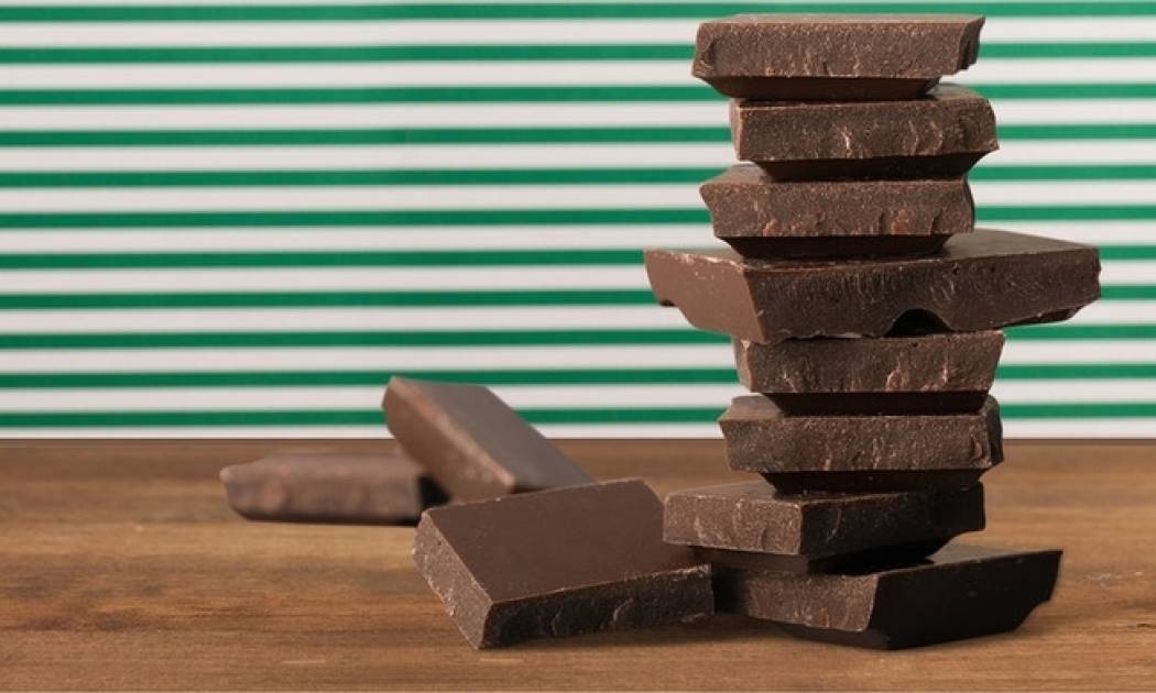 Μαύρη σοκολάτα: Πώς βοηθά την υγεία σας ένα κομματάκι την ημέρα