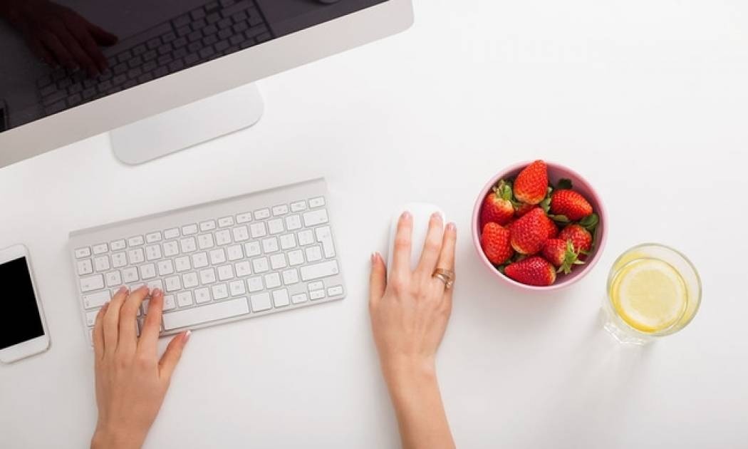 Τι πρέπει να περιλαμβάνει η διατροφή σας εάν κάνετε καθιστική δουλειά