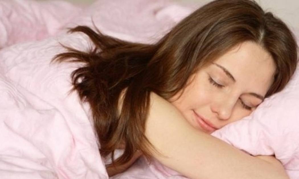 Τι πρέπει να τρώμε και τι όχι λίγο πριν πάμε για ύπνο