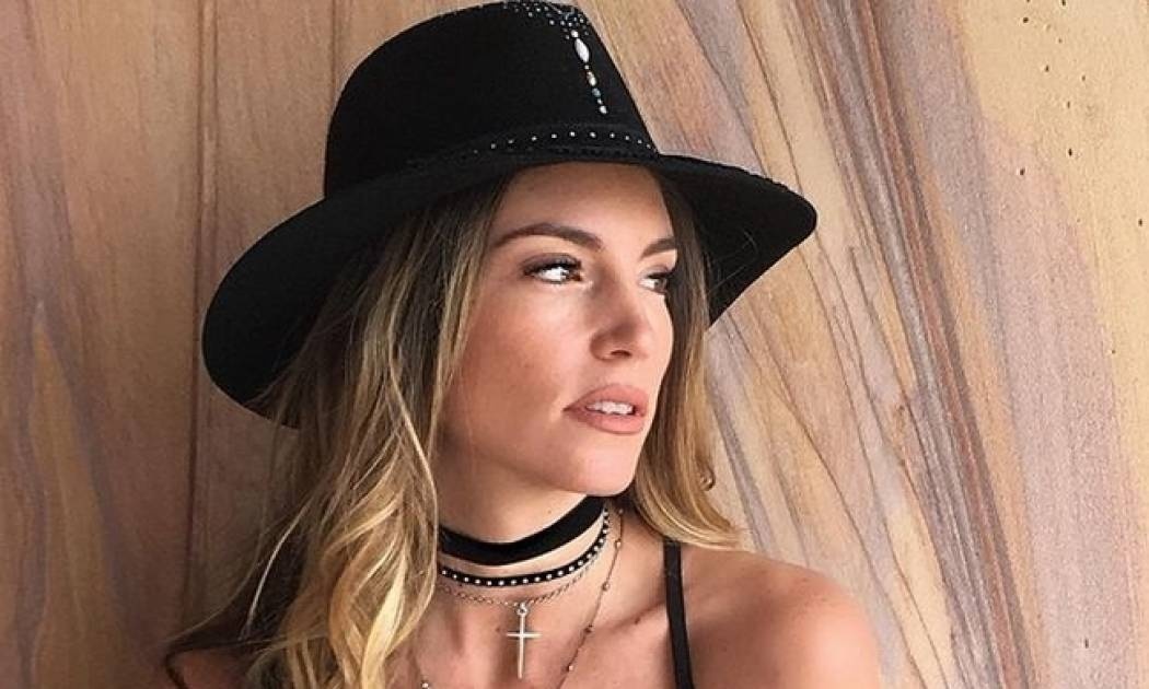 Θέλεις το κραγιόν σου να είναι σταθερό για αρκετές ώρες; Δες το κόλπο της Αθηνάς Οικονομάκου!