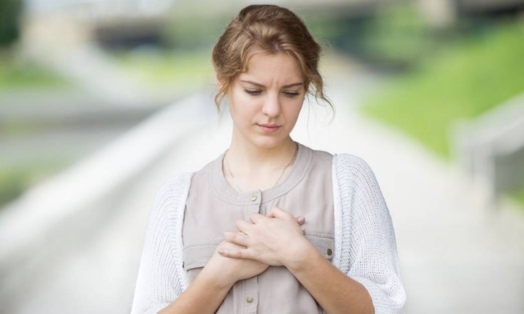 Καούρα: Τα συμπτώματα που πρέπει να σας ανησυχήσουν