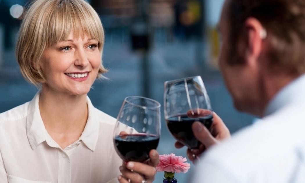 Γυναίκες και αλκοόλ μετά τα 40: Τα οφέλη για την υγεία