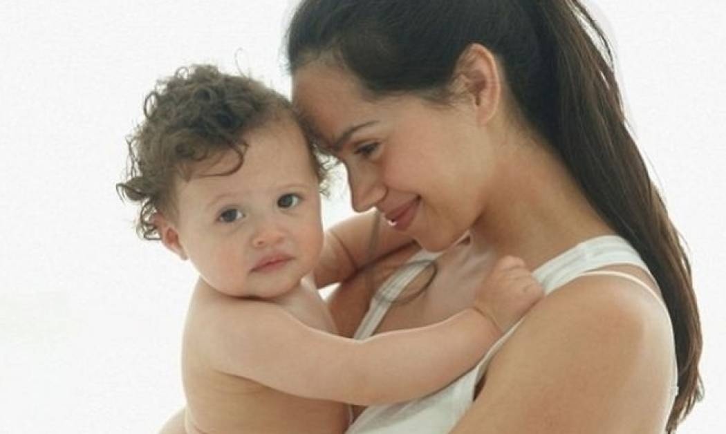 Μειώθηκαν οι γεννήσεις παιδιών από έφηβες,διεθνώς