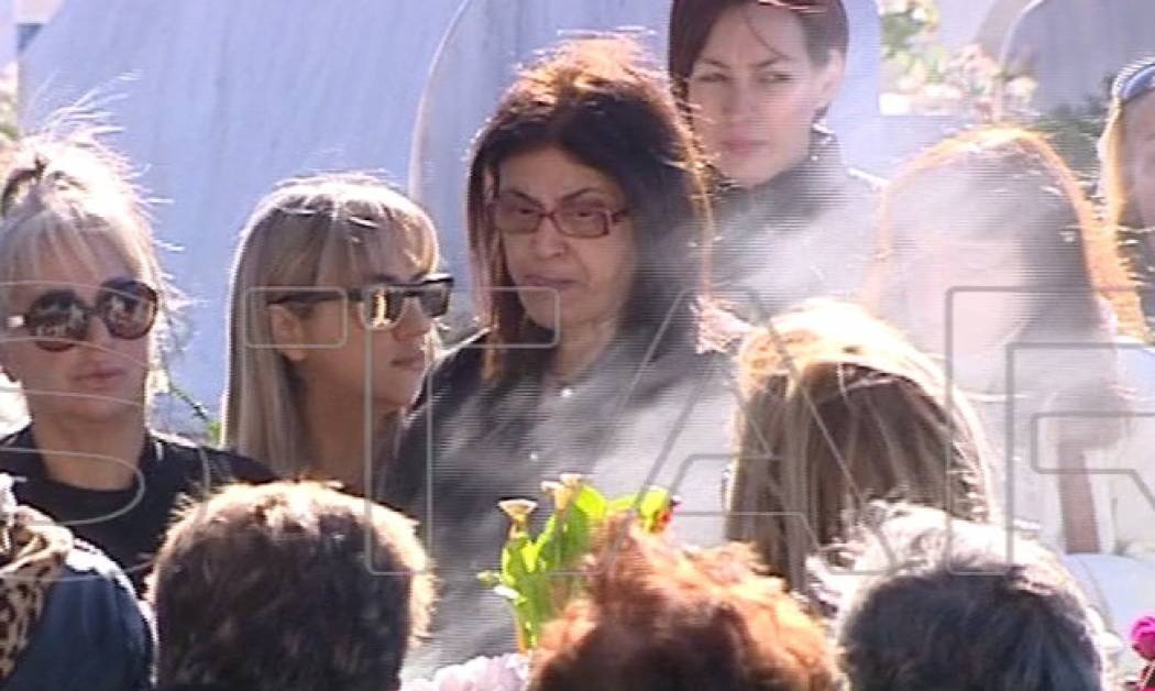 9 μήνες χωρίς τον Παντελή Παντελίδη: Συντετριμμένη η μάνα του στο μνημόσυνο