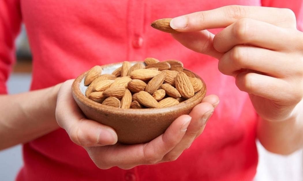 Πόσα αμύγδαλα πρέπει να τρώτε για να αποκτήσετε επίπεδη κοιλιά!