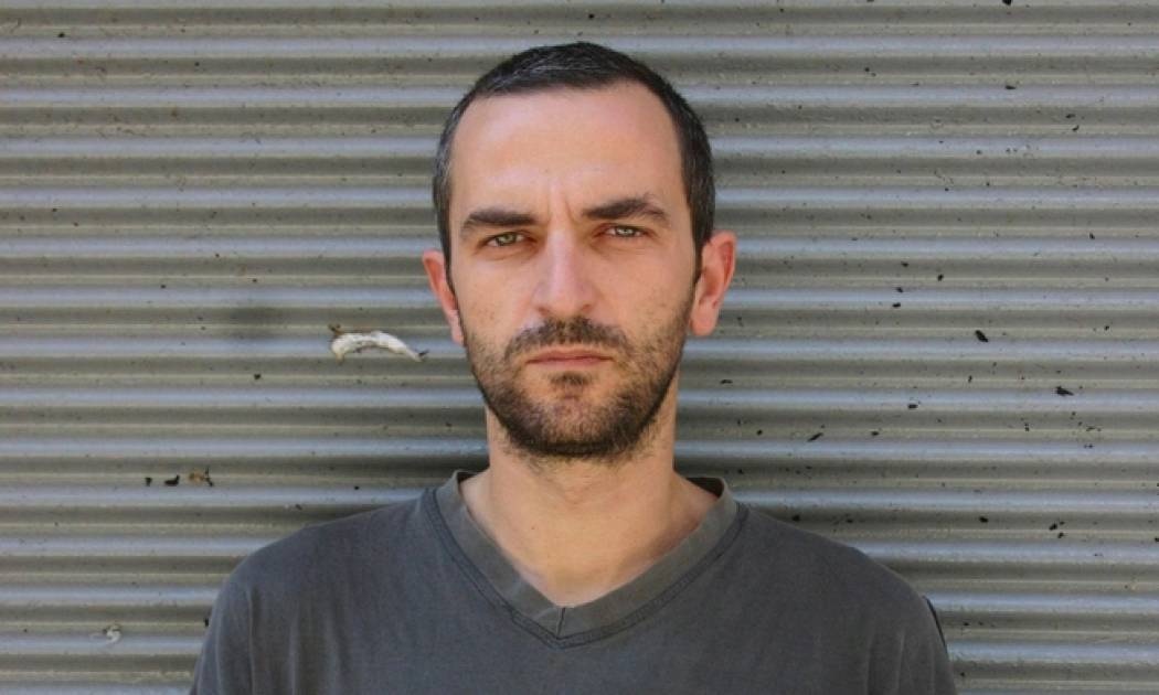 Αγνώριστος ο Άρης Σερβετάλης. Κουρεύτηκε και άφησε… γενειάδα