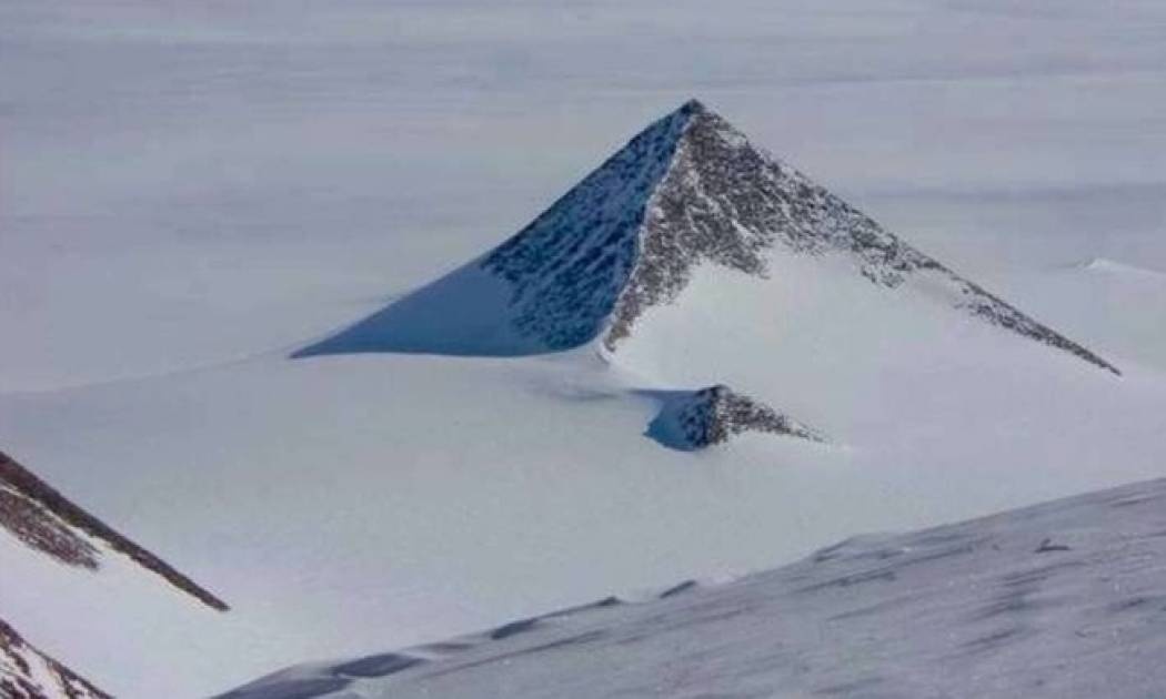 Πυραμίδα «μυστήριο» ξεσηκώνει τους συνομωσιολόγους (pics)