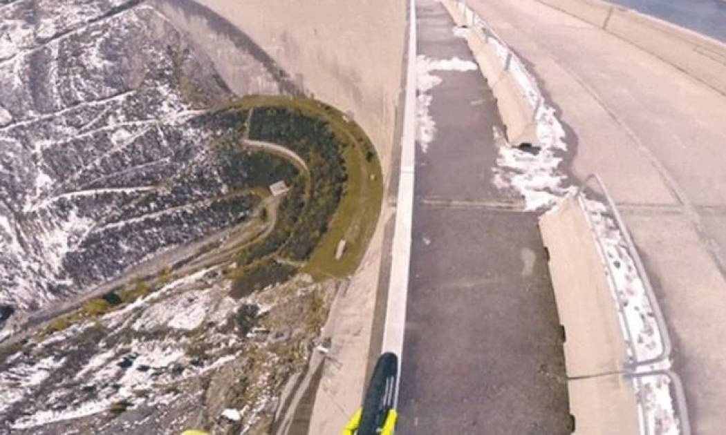 Προκαλεί ίλιγγο: Ισορροπώντας πάνω από το φράγμα Koelnbreinsperre