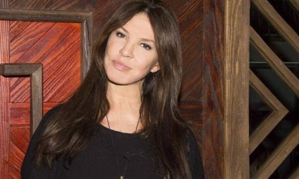 Βάνα Μπάρμπα: Ποζάρει στην αγκαλιά του πατέρα της (φωτο)