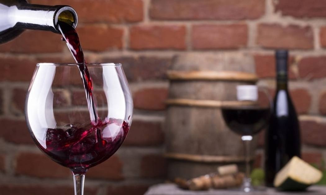 Αλκοόλ και υγεία οστών: Ποιο είδος και σε ποια ποσότητα σας ωφελεί