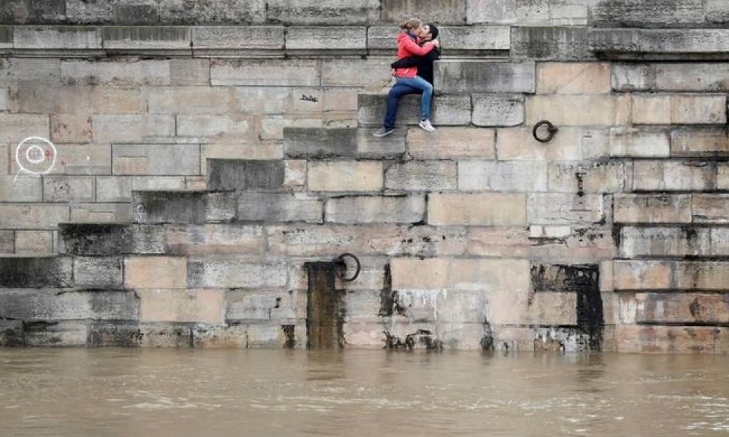 Νέα έρευνα: Τα λεφτά δεν φέρνουν την ευτυχία, η αγάπη ναι