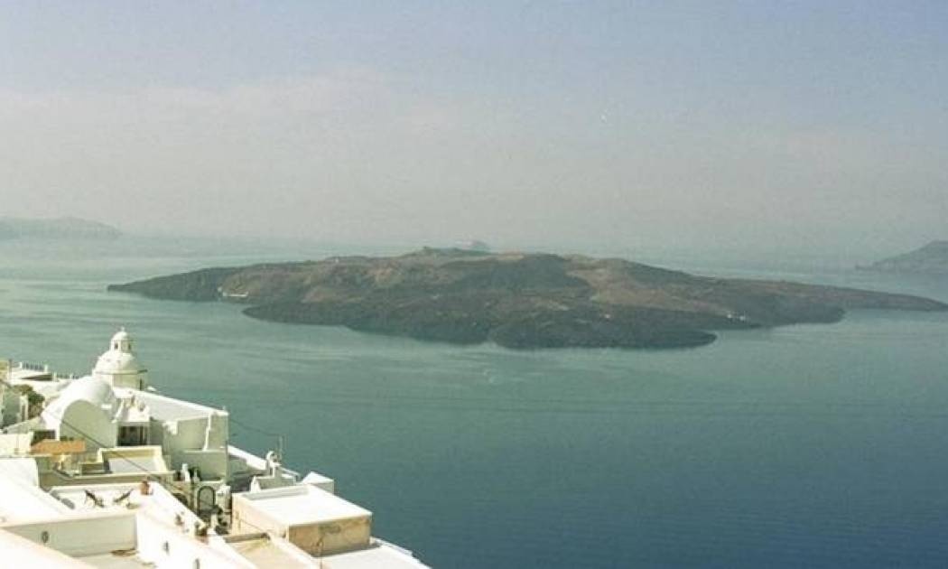 Σε συναγερμό η Σαντορίνη: Φοβούνται σεισμό, έκρηξη ηφαιστείου και τσουνάμι - Δείτε τι ανακάλυψαν