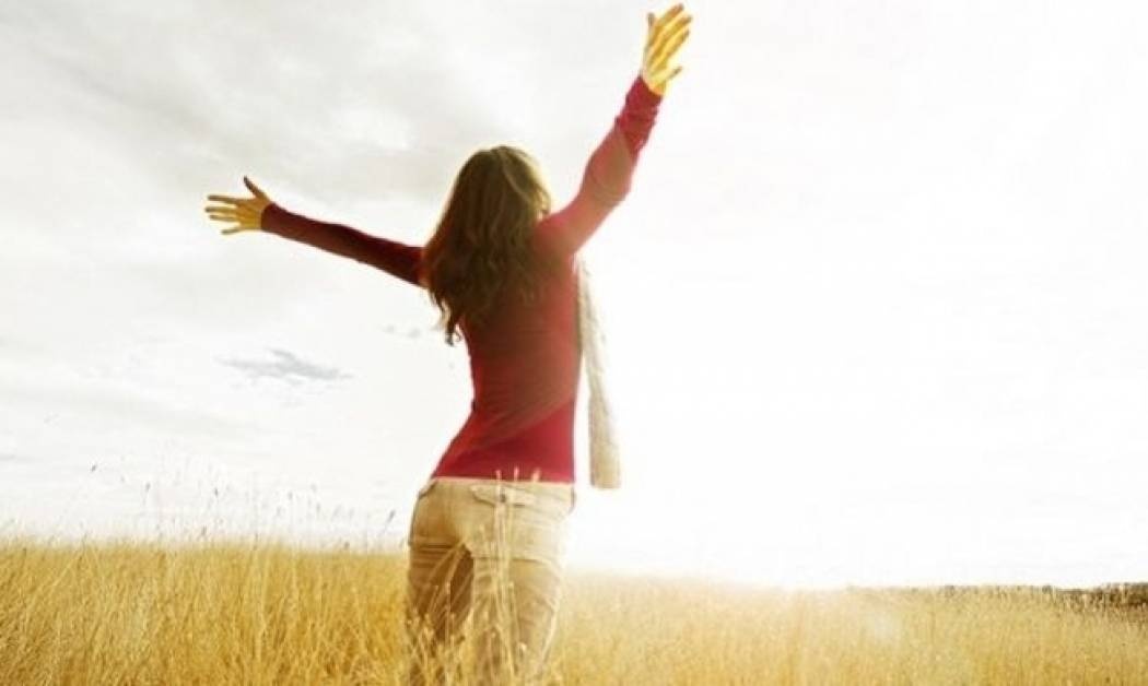 Τι πιστεύετε ότι ενισχύει την ευτυχία μας; Η απάντηση θα σας εκπλήξει