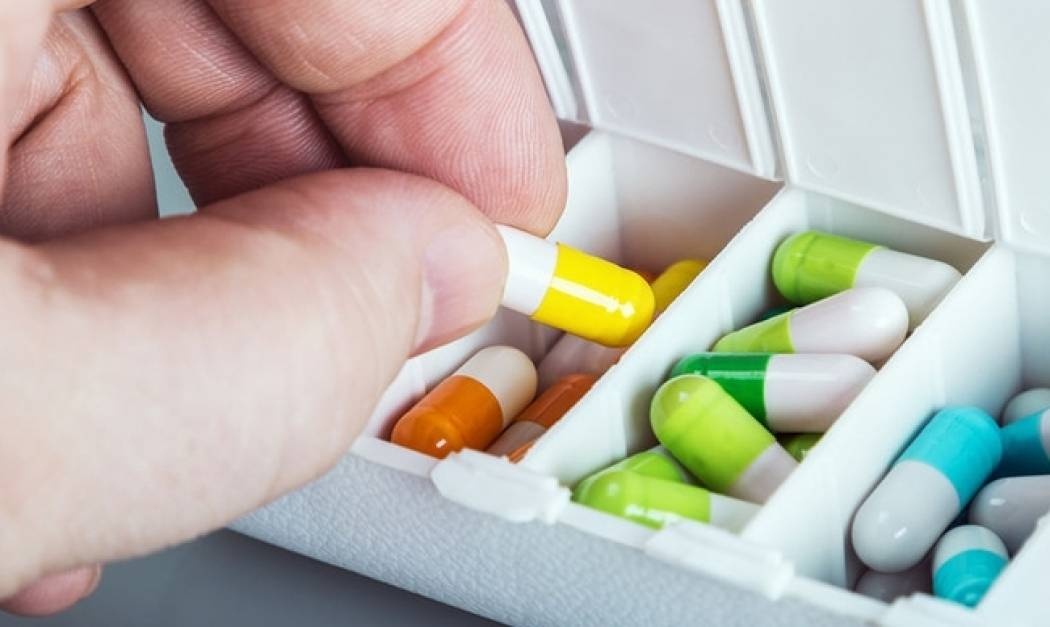 Βιταμίνες: Γιατί δεν πρέπει να τις παίρνετε με άδειο στομάχι