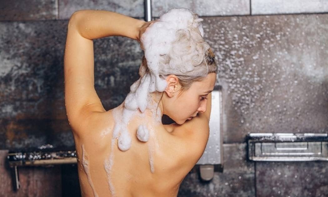 Αδύναμα μαλλιά; Το απόλυτο τρικ για να τα τονώσετε!