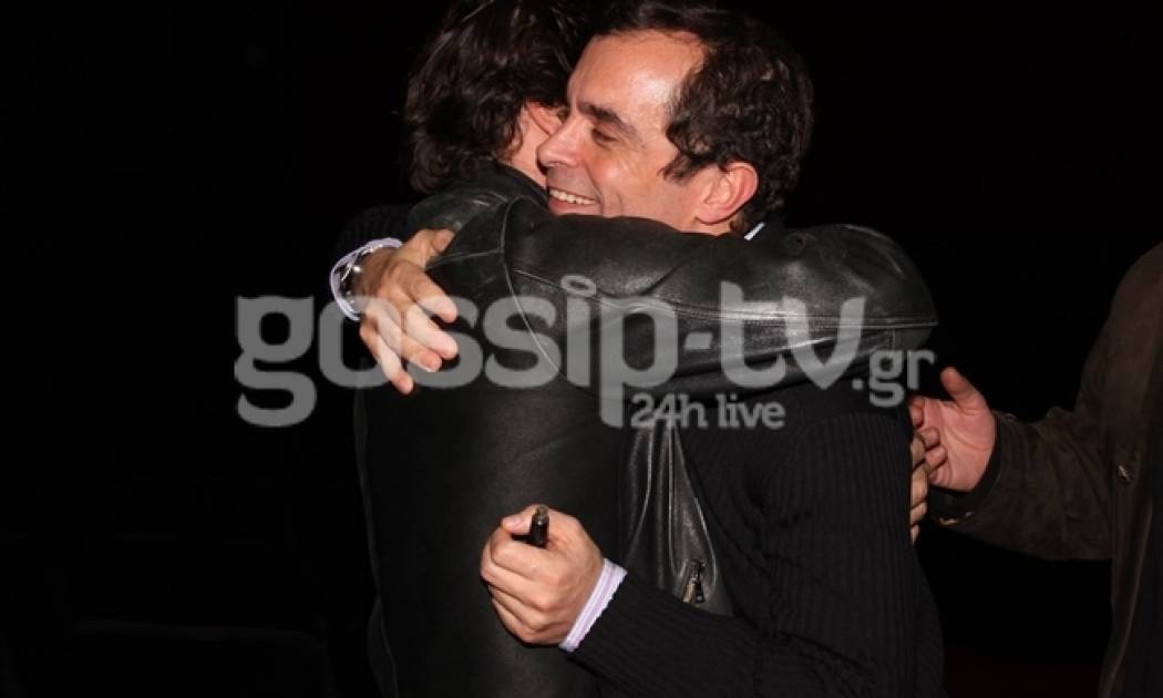 Μια φιλία χρόνων! Ποιος αγκαλιάζει τον Μαρκουλάκη;