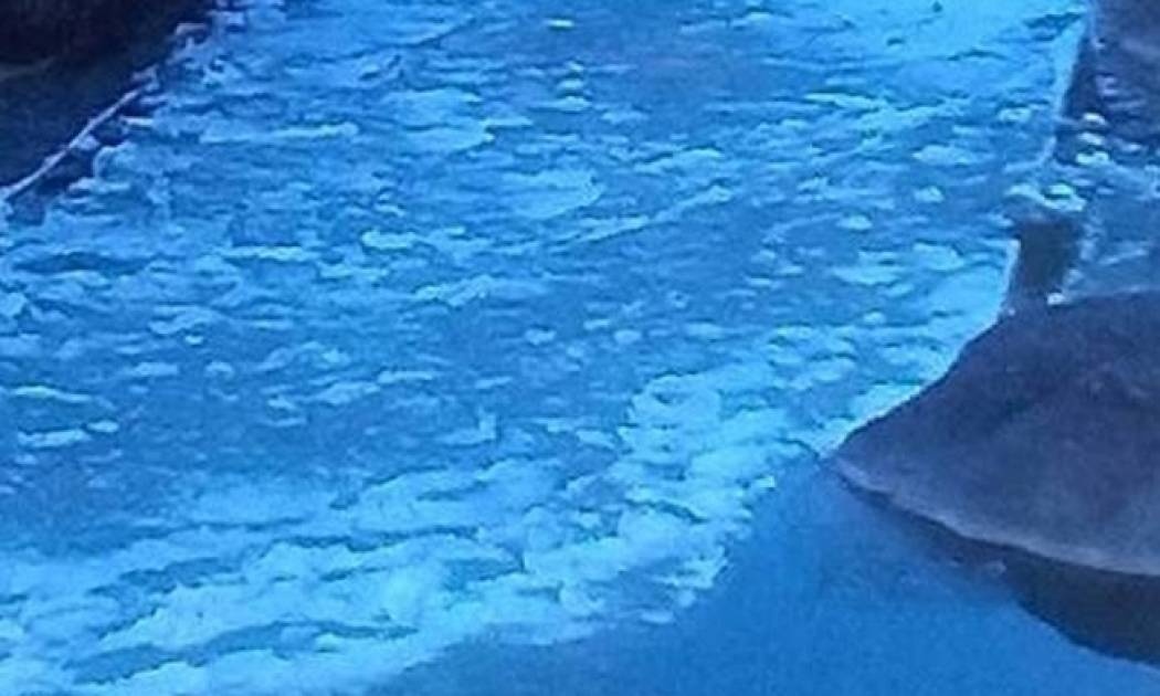 Εντυπωσιακές εικόνες από τον παγωμένο ποταμό στα Γρεβενά (pics)