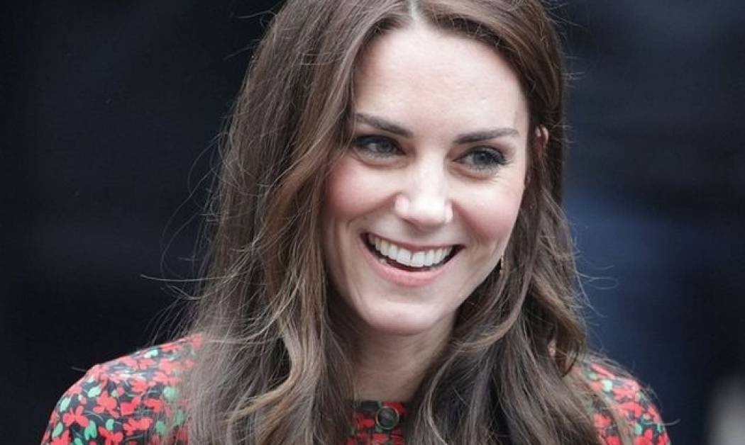 Οι φήμες θέλουν την Kate Middleton έγκυο και εκείνη κάνει την πρώτη της δημόσια εμφάνιση