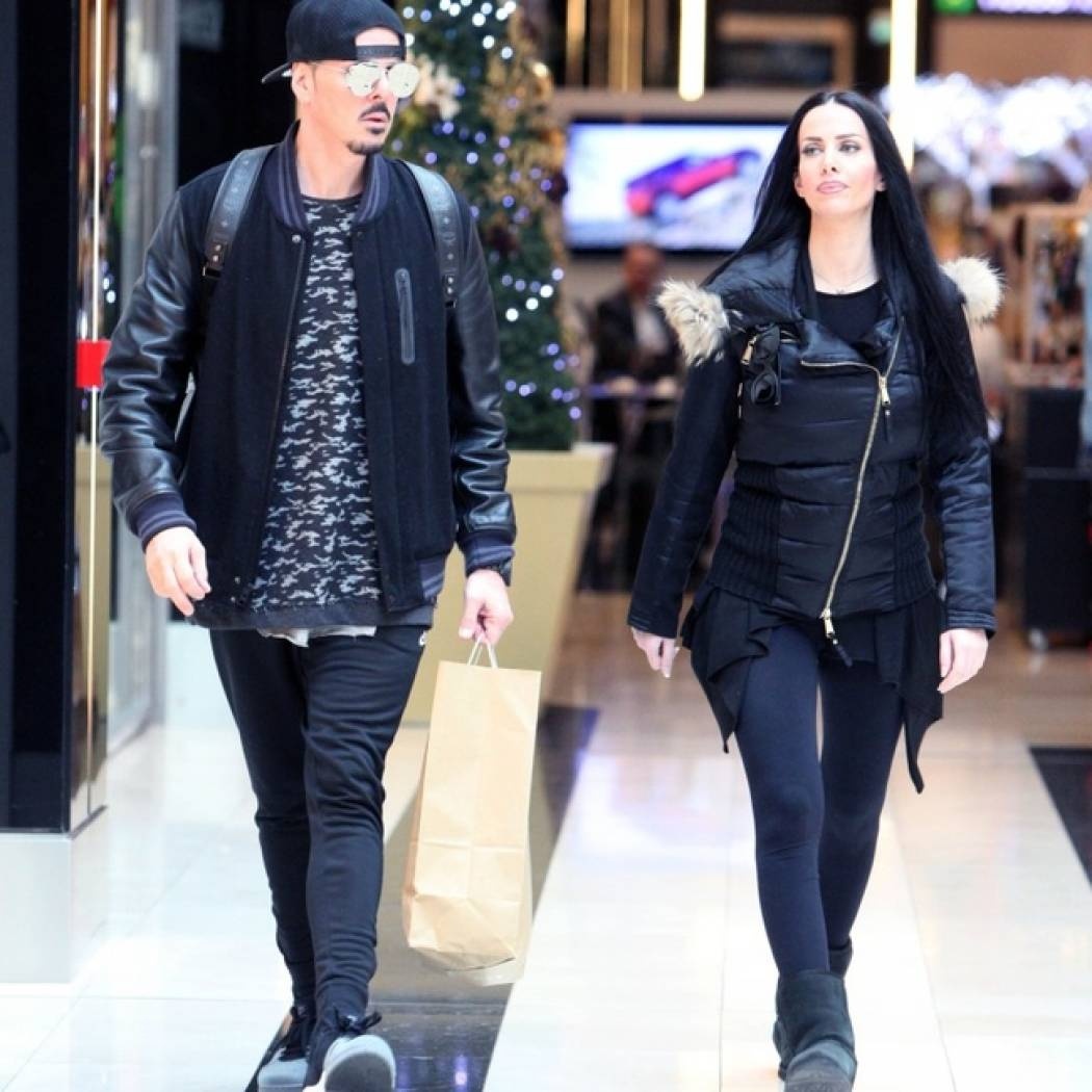 Nivo: Βόλτα στα μαγαζιά με την σύζυγό του