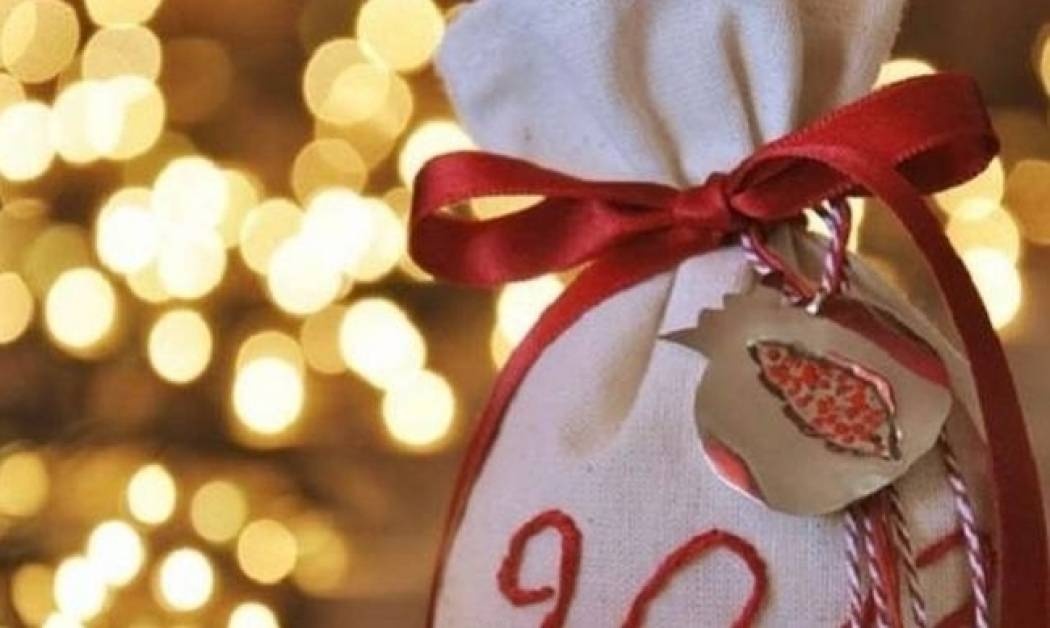 Τι συμβολίζουν τα γούρια που προσφέρουμε στις γιορτές;