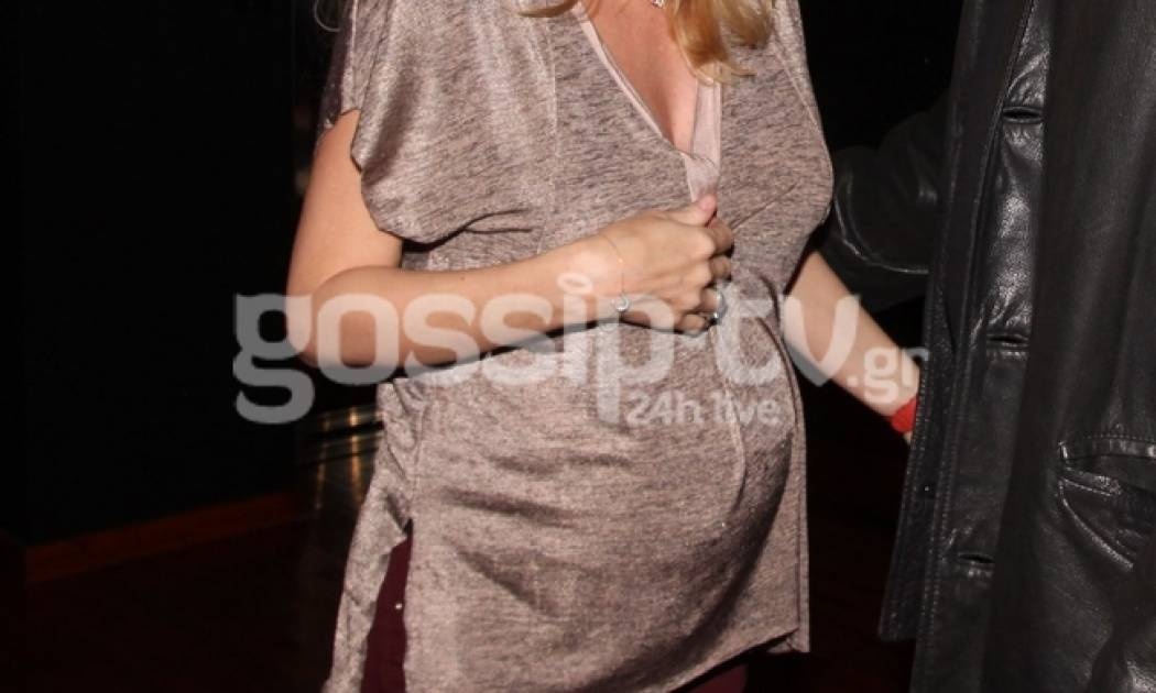 Τα πιο γλυκά Χριστούγεννα! Όλο και φουσκώνει η κοιλίτσα της