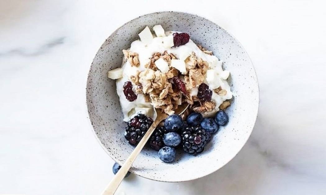 Τι να φας από το πρωί όταν ξέρεις ότι το βράδυ έχεις εορταστικό τραπέζι: Tips από μια Διαιτολόγο