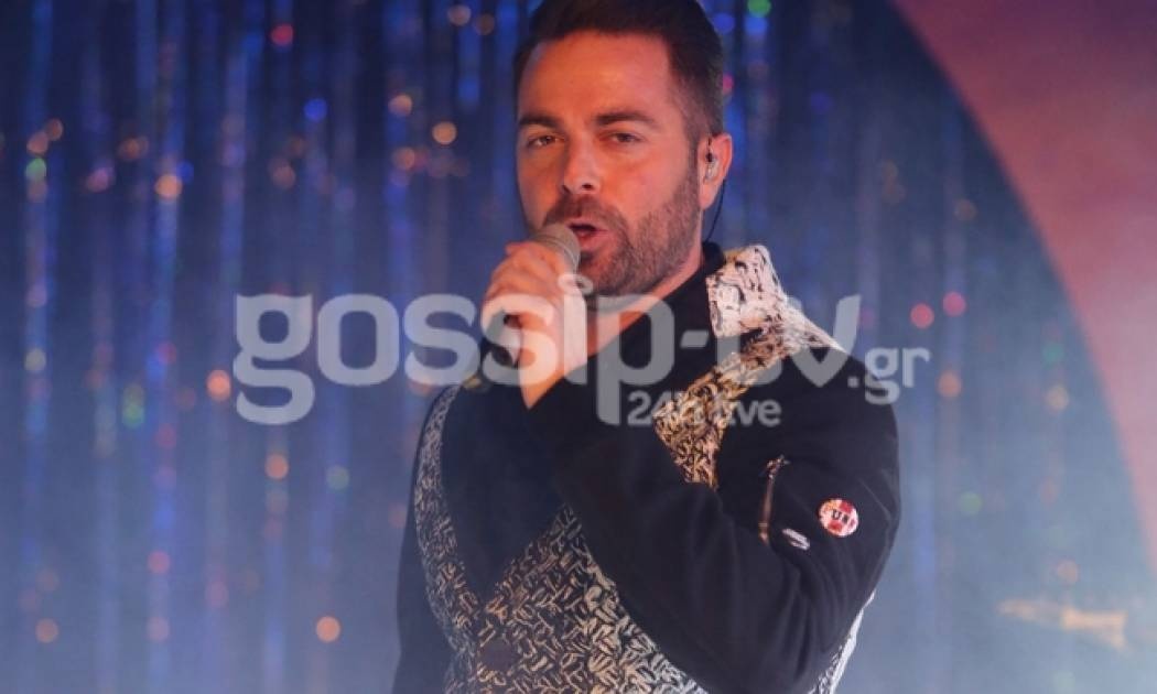 Ηλίας Βρεττός: Δείτε τον αδελφό και τους γονείς του στην πρεμιέρα του (φωτο)