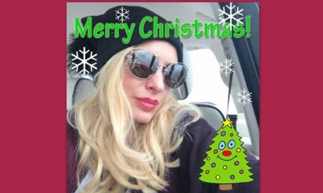 Ελένη Μενεγάκη: Η χριστουγεννιάτικη selfie που «έριξε» το Instagram