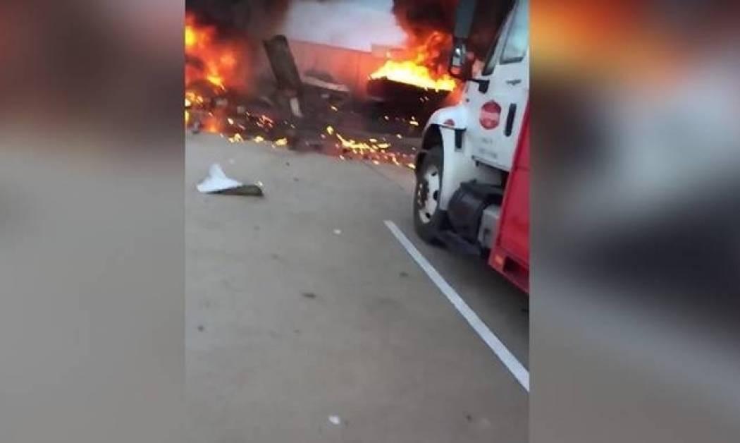 Αδιανόητη αεροπορική τραγωδία στις ΗΠΑ: Σύγκρουση αεροπλάνων στον αέρα - Δείτε συγκλονιστικά βίντεο