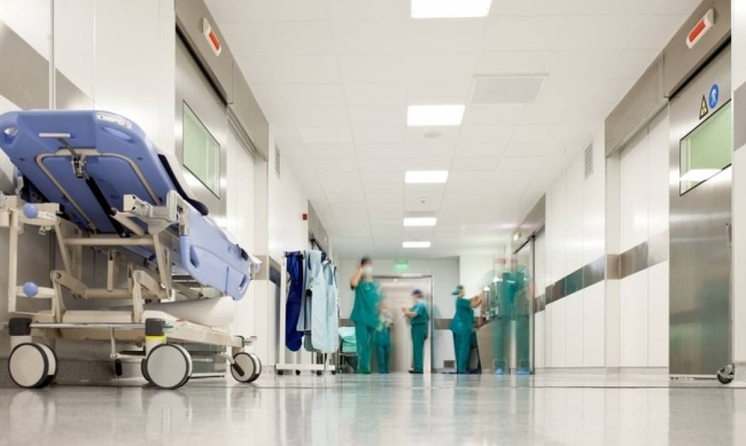 Τραγουδιστής εισήλθε σε Νοσοκομείο απο εκεί που βγάζουν τους νεκρούς (Nassos blog)