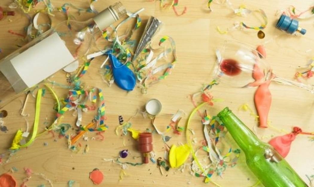 Πώς να συνεφέρετε το σπίτι σας μετά το ρεβεγιόν