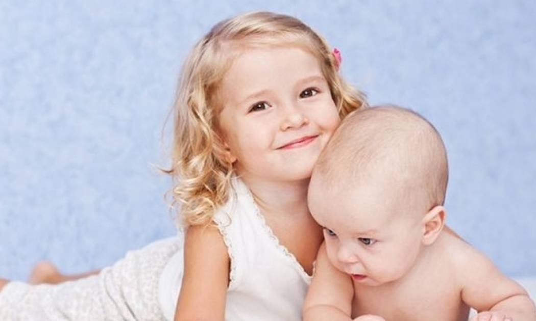 Παιδιά και ψυχολογία: Όταν έρχεται το αδελφάκι σπίτι...