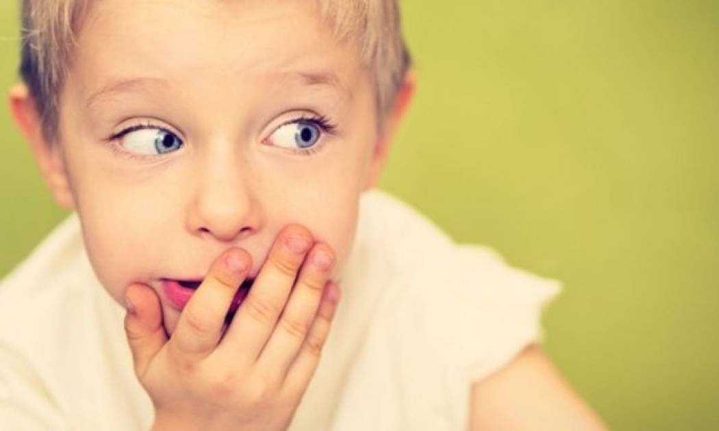 Πώς να αντιμετωπίσετε το παιδί που λέει «κακές λέξεις»