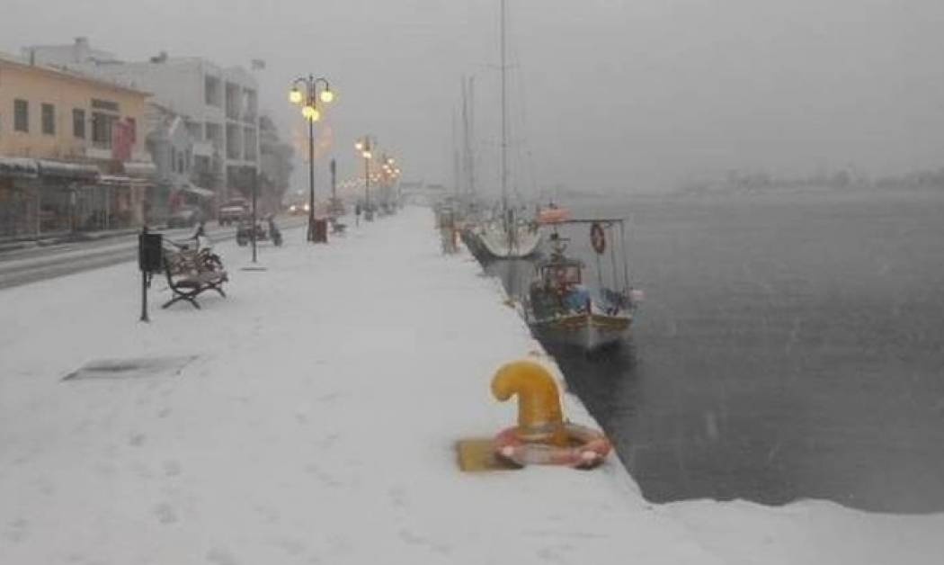 Μυτιλήνη: Βυθίστηκαν από το χιόνι οι «διάσημες» βάρκες