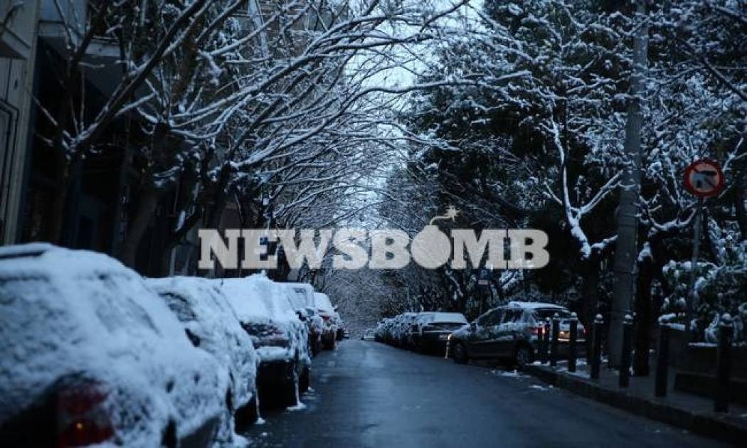 Καιρός Αθήνα: «Δίπλωσε» νταλίκα - Χάος στους δρόμους της Αττικής