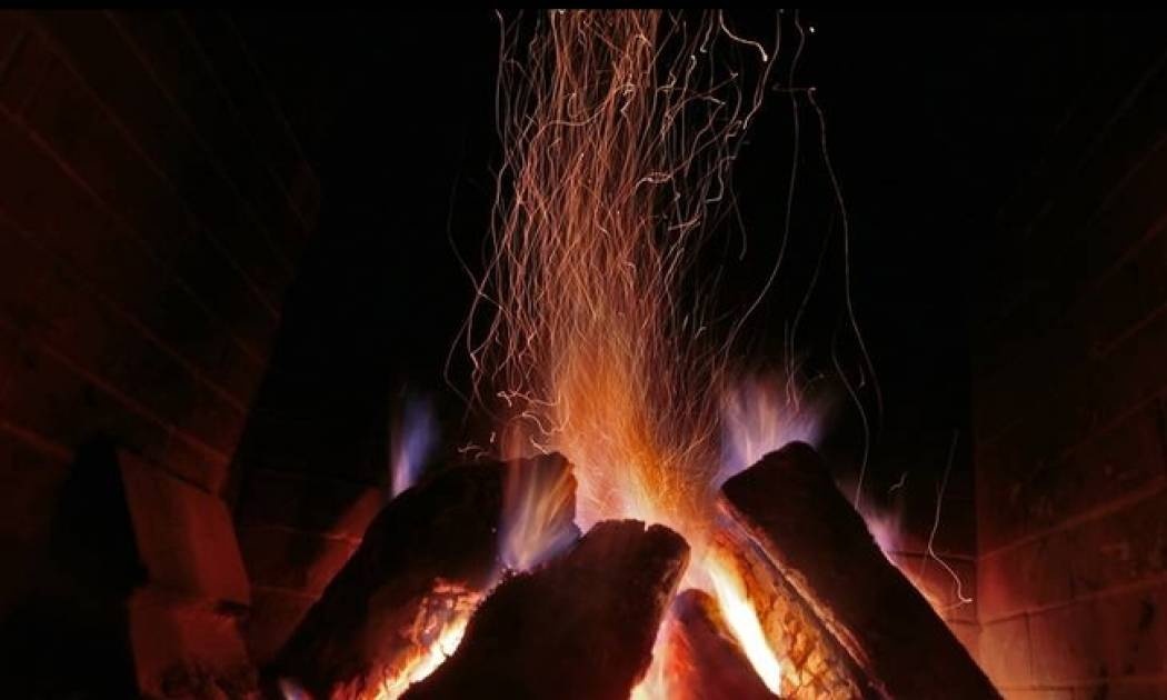 Η χρήση τζακιού επιβαρύνει και το εσωτερικό των σπιτιών