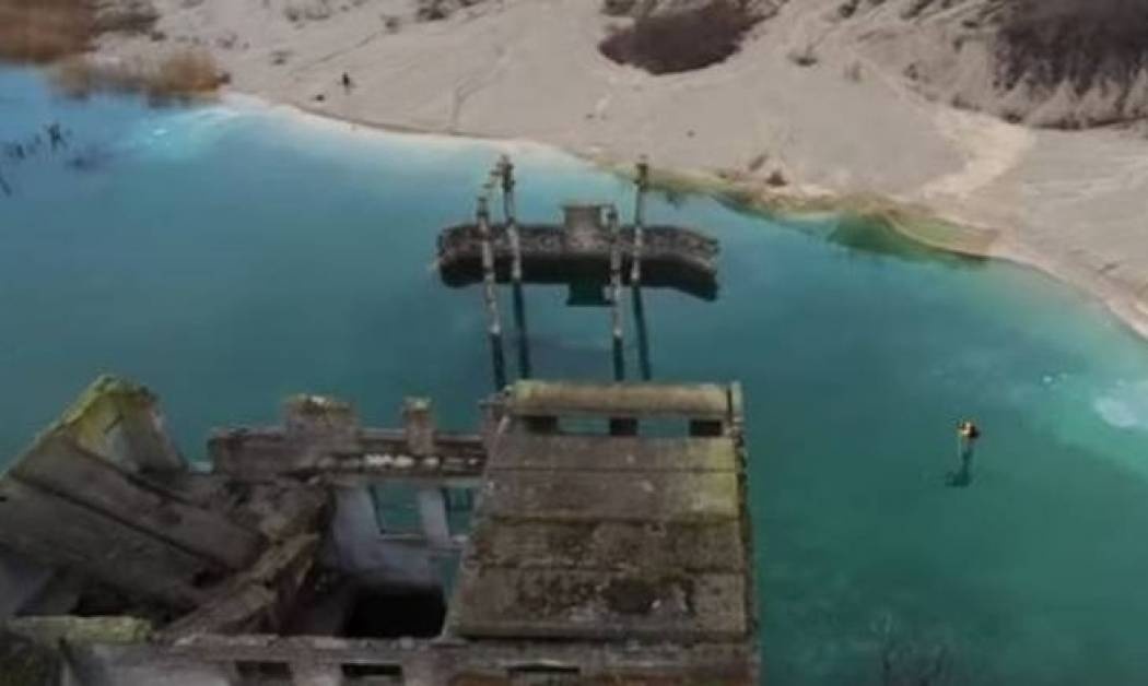 Πατινάζ πάνω από βυθισμένη φυλακή στην Εσθονία (vid)