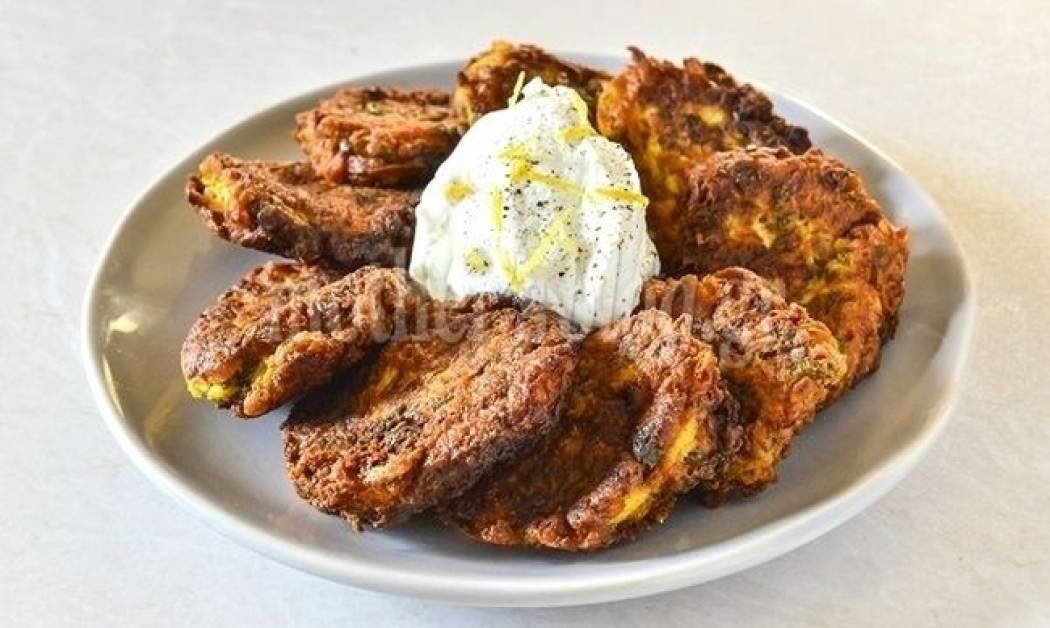 Κολοκυθοκεφτέδες με ντιπ γιαουρτιού από τον Γιώργο Γεράρδο