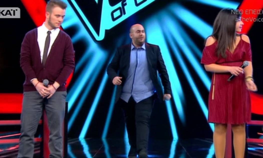 «The Voice»: Προβληματισμένος ο Σάκης! Ποιον επέλεξε για τα live;