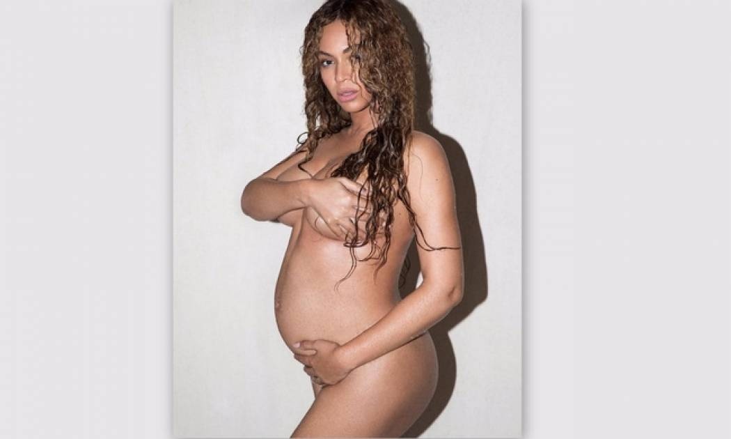 Ολόγυμνη η Beyonce. Φωτογραφίζεται με την κοιλίτσα της φουσκωμένη