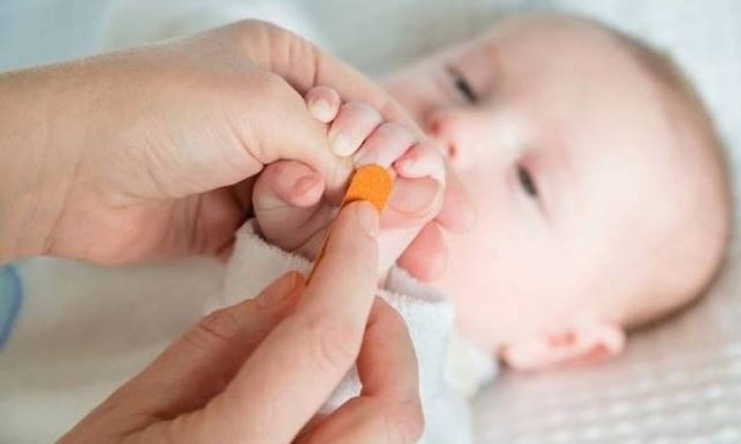Φροντίδα νεογέννητου μωρού: Πώς να κόψετε τα νυχάκια του