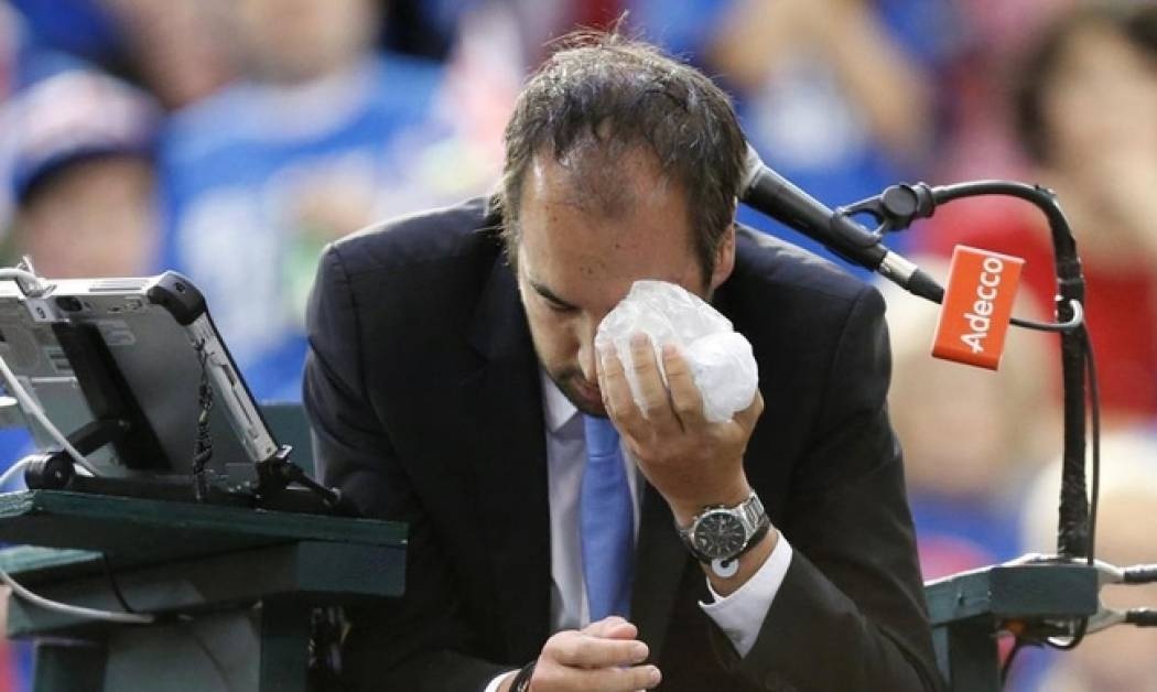 Τενίστας τρελάθηκε και χτύπησε με μπαλάκι τον διαιτητή!