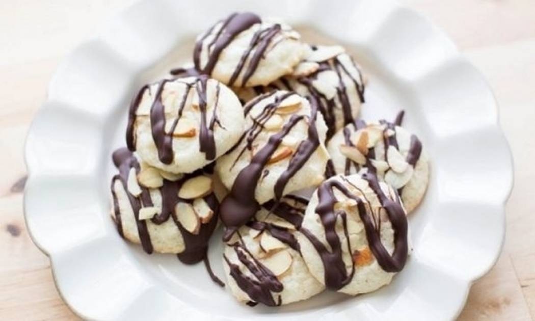 Μπισκοτάκια αμυγδάλου με σοκολάτα-Απλά μοναδικά!