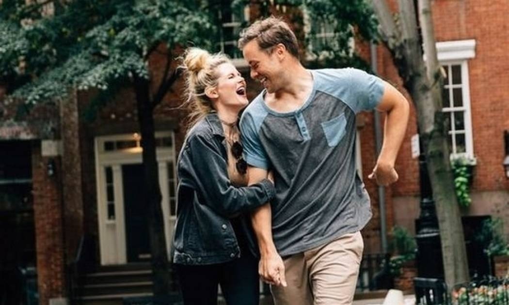 8 αδιαμφισβήτητα σημάδια ότι είναι ερωτευμένος μαζί σου