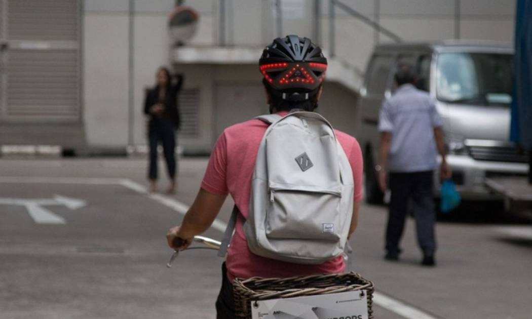 Ποδηλάτη, ήρθε η ώρα να βάλεις φλας στο κράνος σου