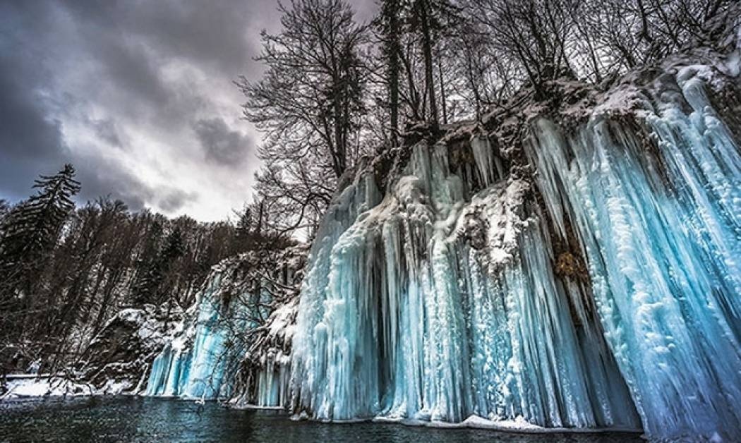 Στην Κροατία, εκεί που παγώνουν οι καταρράκτες αδέρφια!