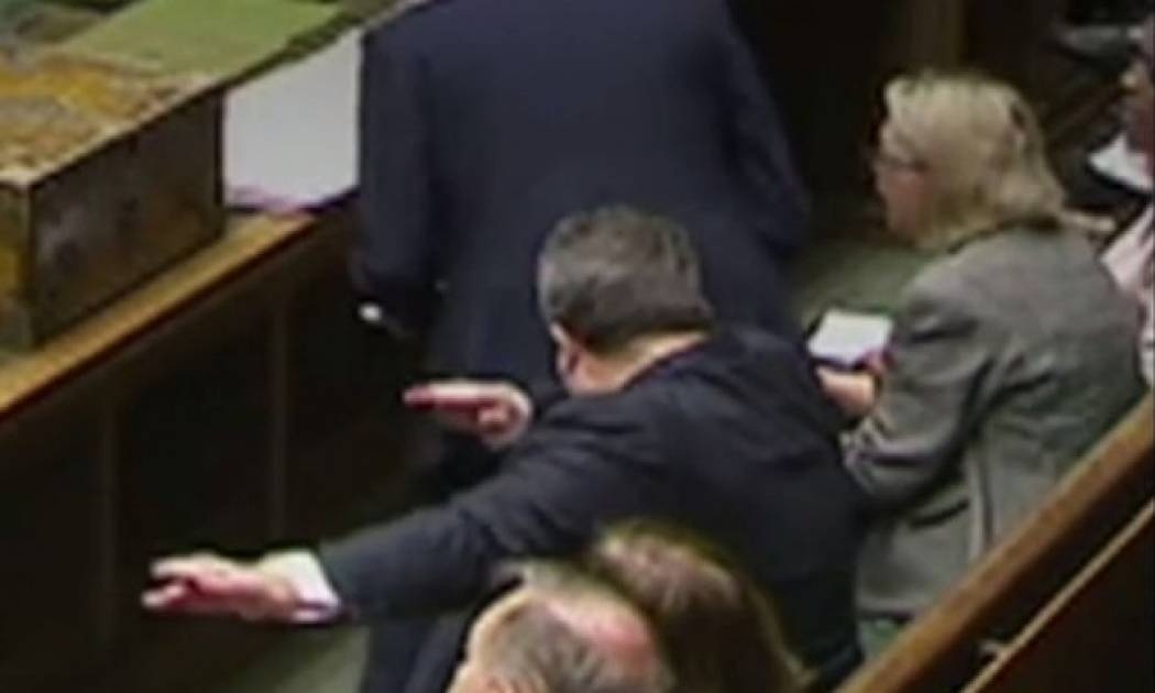 Έκανε... dab μέσα στο κοινοβούλιο!